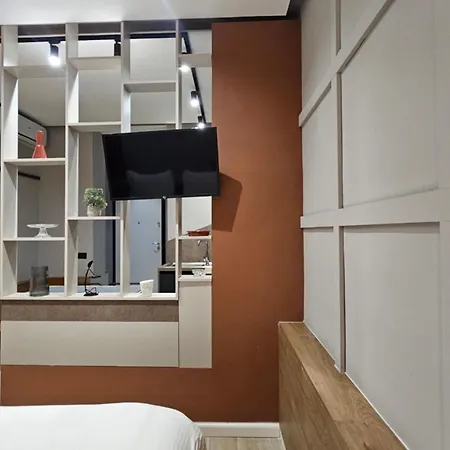 Tam Center Next To Blloku No2 ティラナ