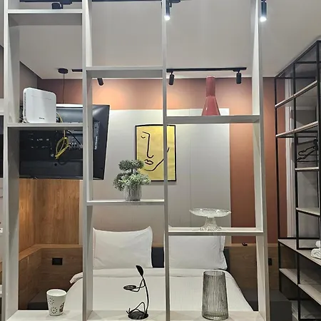 Tam Center Next To Blloku No2 アパート