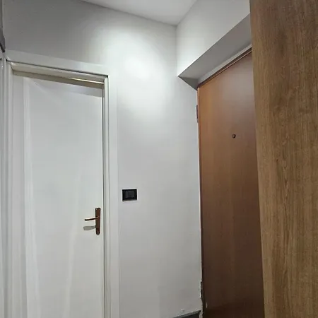Tam Center Next To Blloku No2 * 地拉那